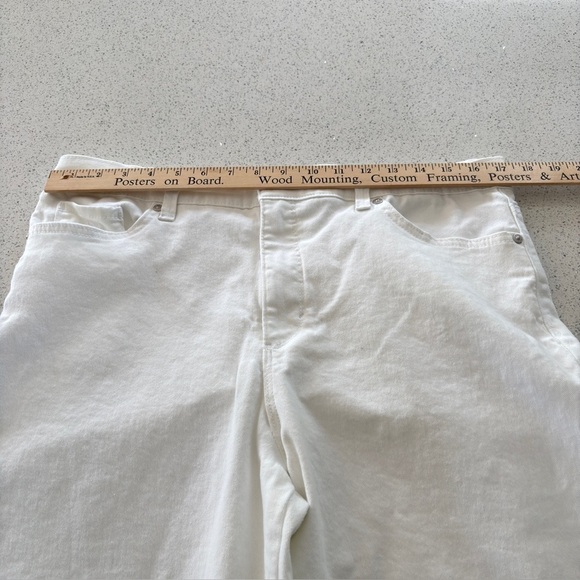 Gloria Vanderbilt Amanda White Capri Pants Sz 14 Comfort Stretch Denim Slimming - Picture 10 of 15